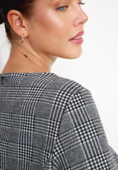 RUTIG KLÄNNING - Grå