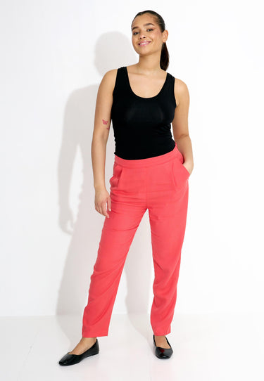 03525 BOYFRIEND TROUSERS TENCEL - Röd
