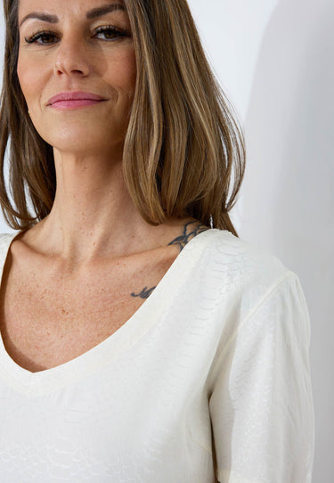 KIMMIN SNAKE JACQUARD TEE - Off white