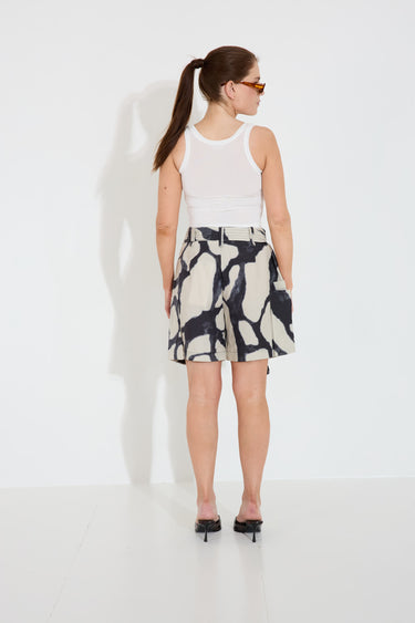 NATU SHORTS - Oyster Gray with Black