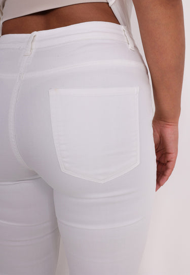 ALVA CAPRI - Capri pants - Chalk white