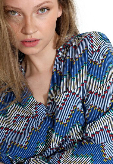 GEMUSTERTE BLUSE - Blau