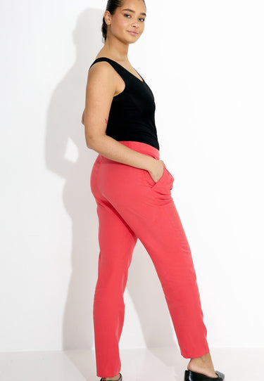 03525 BOYFRIEND TROUSERS TENCEL - Röd