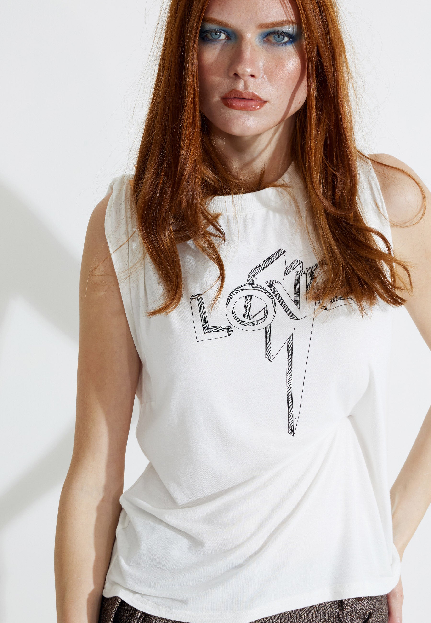 LOVE TANK TEE - Vit