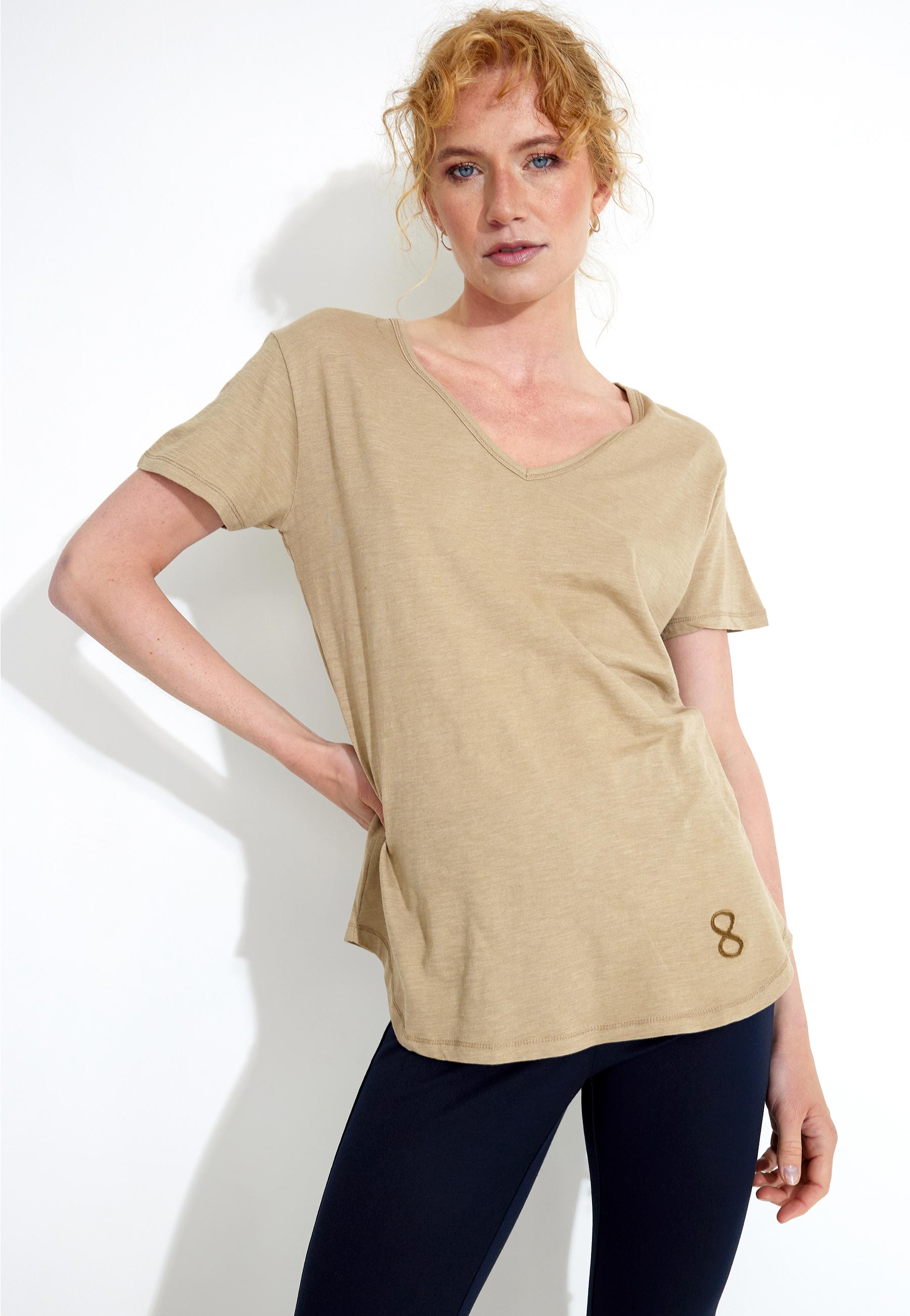 T-SHIRT LOGO V-NECK - Sand