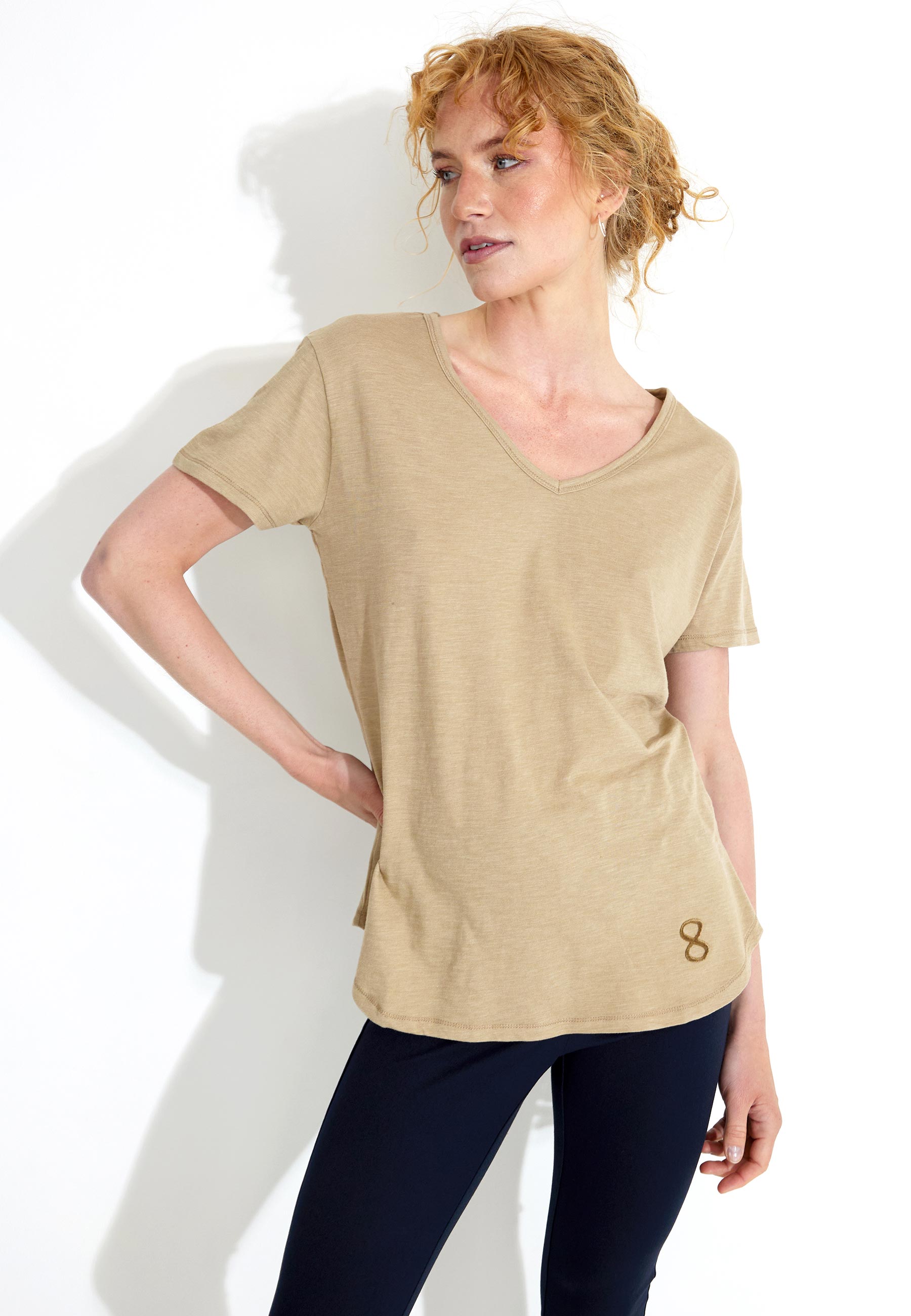 T-SHIRT LOGO V-NECK - Sand